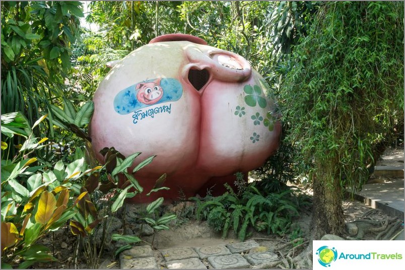 Amazing Toilets Park in Thailand - Suan Nai Dum