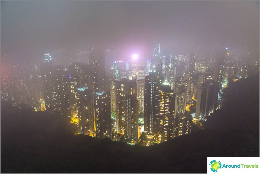 Visão noturna do Victoria Peak