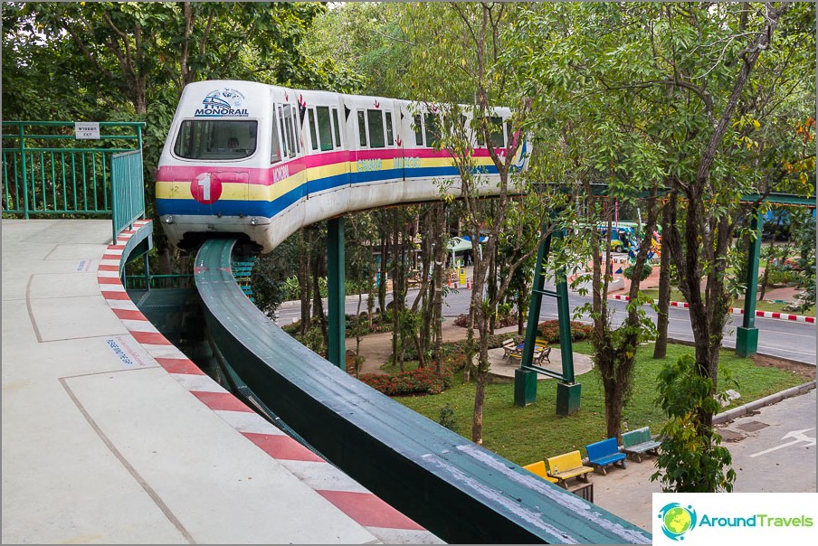 Monorail in de dierentuin