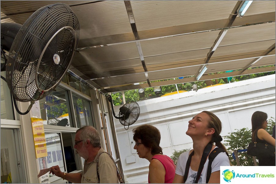 E sulla strada di 35 gradi, il fan è la nostra salvezza