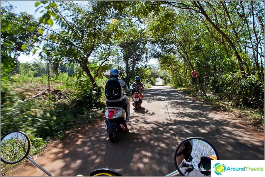 We wind kilometers around Pai