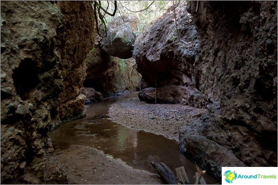 Canyon poblíž Pam Bok Waterfall