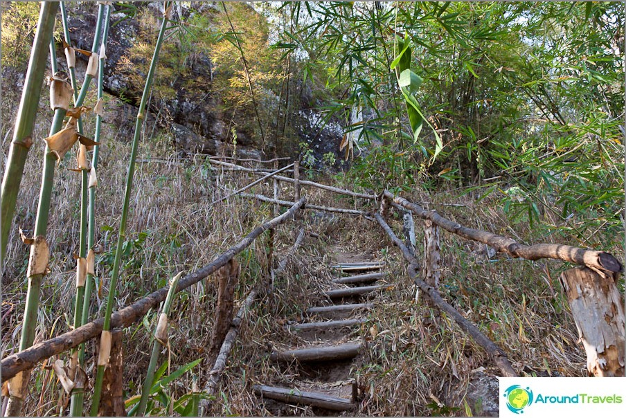 As escadas para o canyon