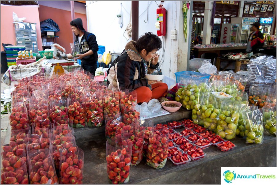 Jordbær 150 baht per 1 kg