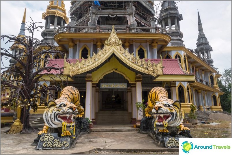 Toegang tot de pagode van de Tiger Temple.