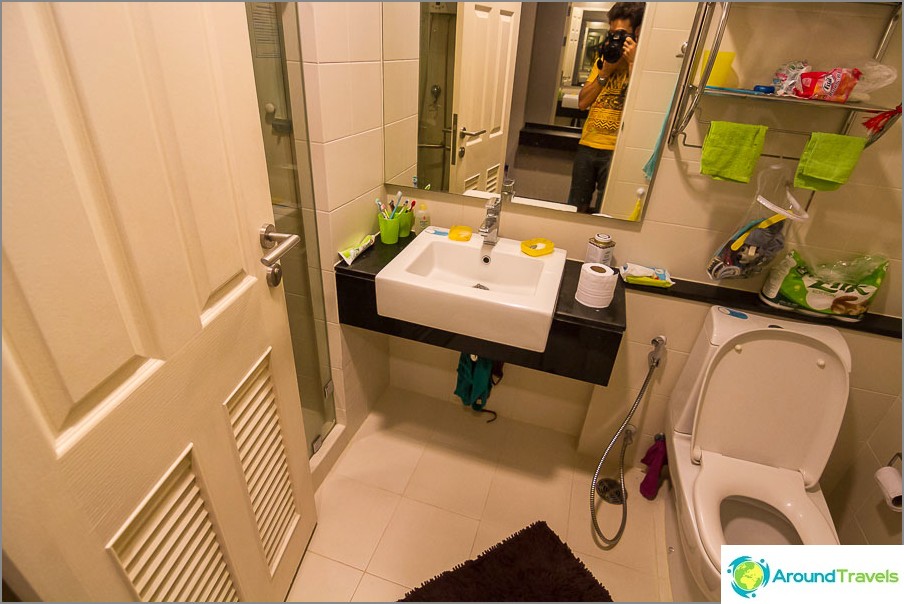 Bathroom - the front door blocks the entrance to the shower