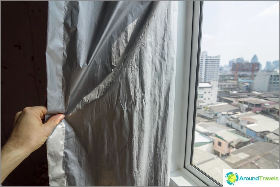 Cortinas en habitaciones reflectantes