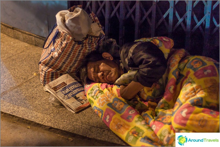 Gente durmiendo en la calle