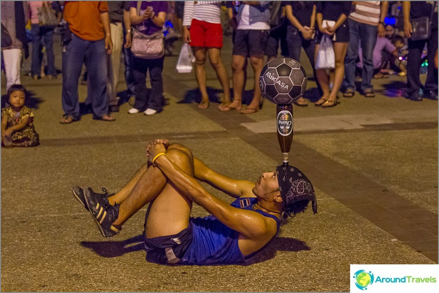 Bola y malabarismo de botellas