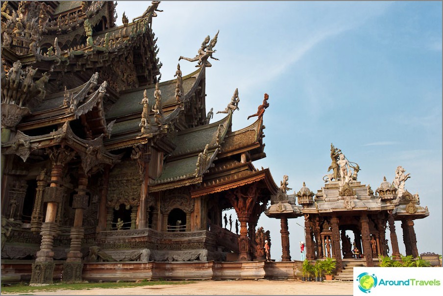 Tempel van de waarheid in Pattaya