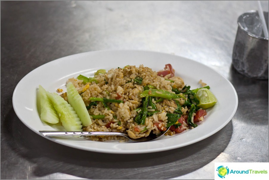 Arroz frito tailandês com legumes