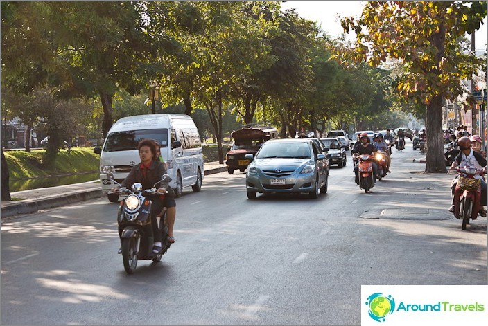 Sokaklarda yoğun trafik