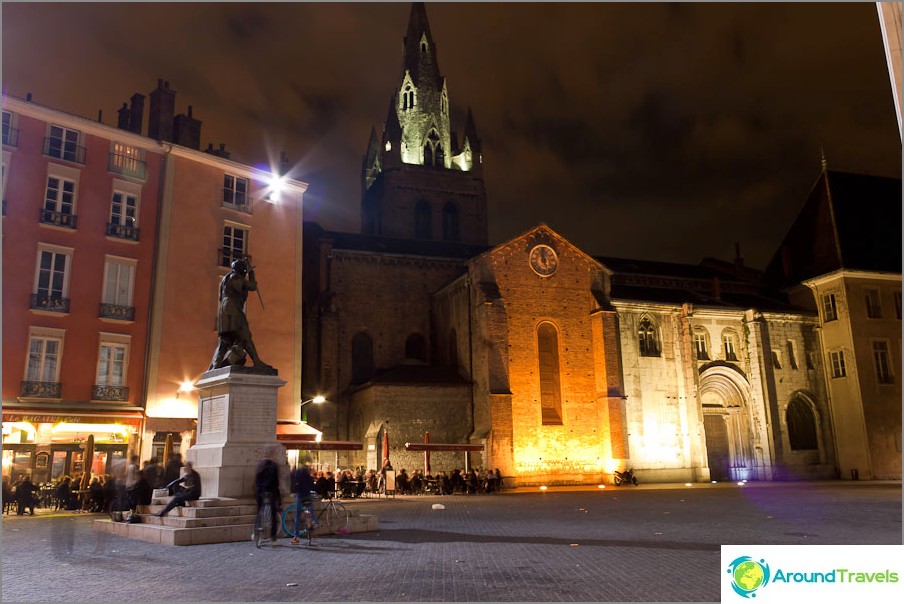 Grenoble la nuit