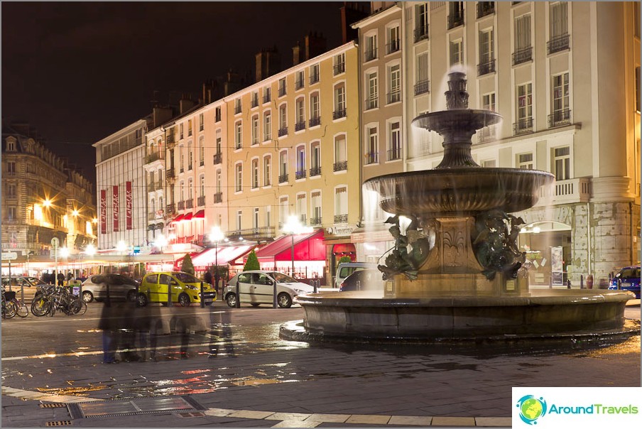 Grenoble à noite