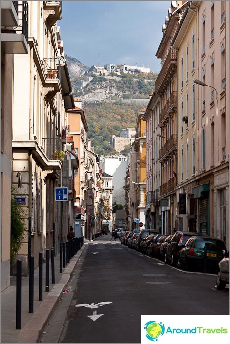 Cada calle en Grenoble termina con una montaña