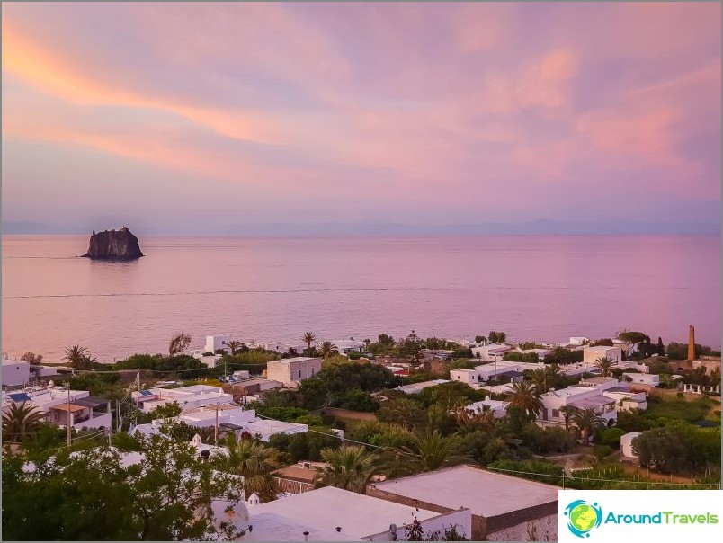 Stromboli također ima zadivljujuće zalaske sunca.