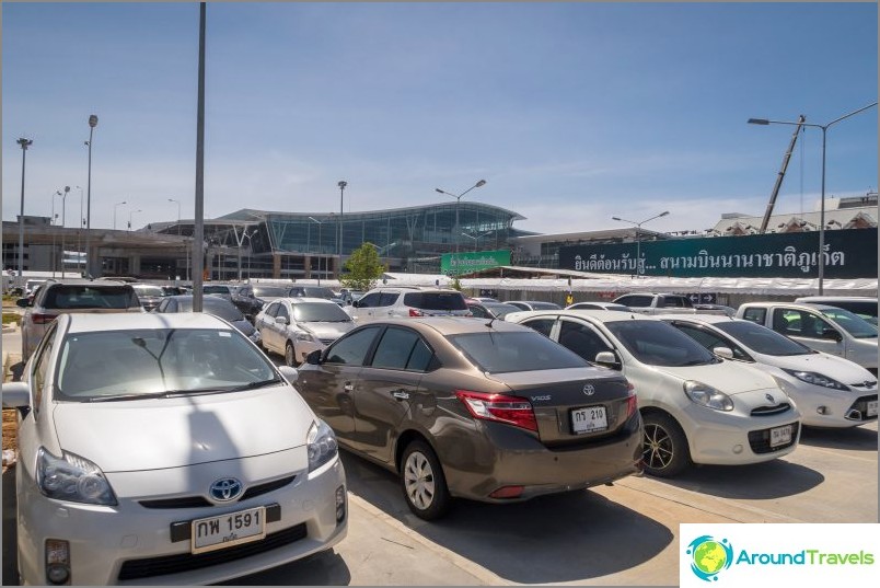 View from the parking lot to the international terminal