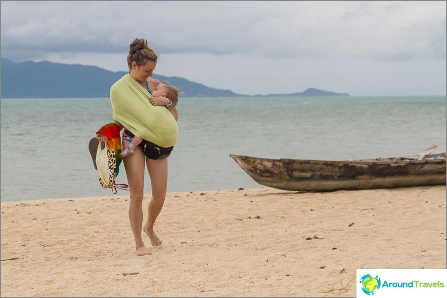 The family returns from the beach