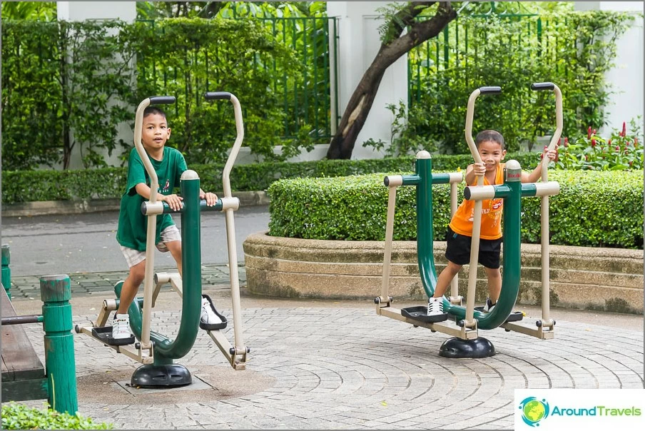 Máquinas de exercício para crianças e adultos