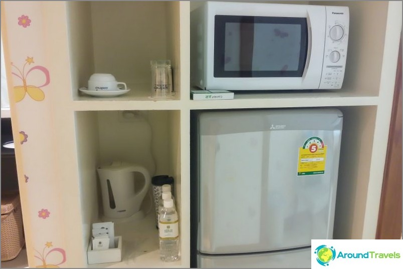 There is a refrigerator, kettle and microwave, very convenient