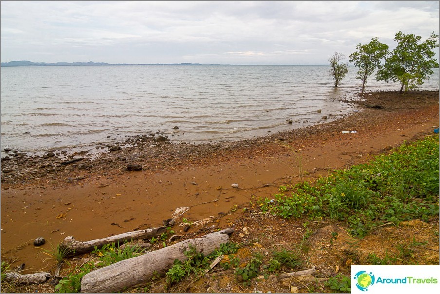 ชายหาดทางด้านตะวันออก