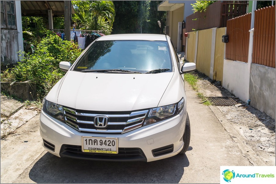 Hertz Honda City för 1 300 baht / dag