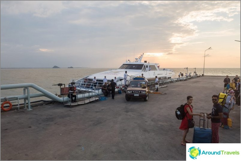 Catamarano Lompraya