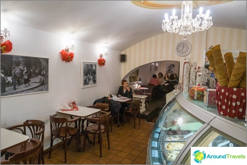 Café Creme de la Creme - visiting a French grandmother
