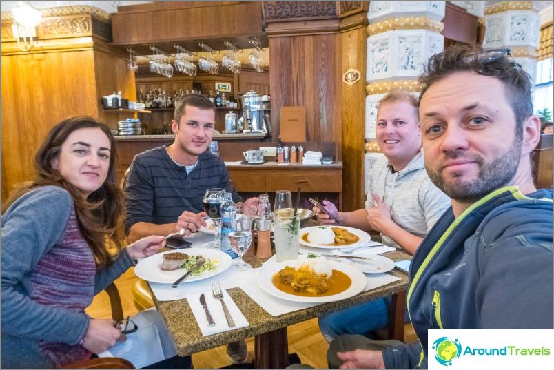 Imperial Cafe en Praga - Chico, ¿dónde están tus padres?