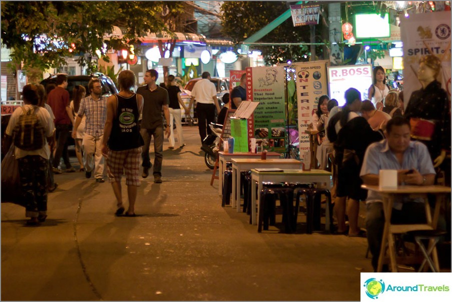 Съседна улица с Khaosan Road