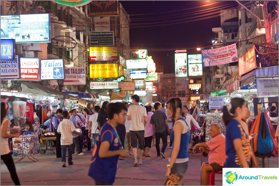 Khaosan Road in the evening
