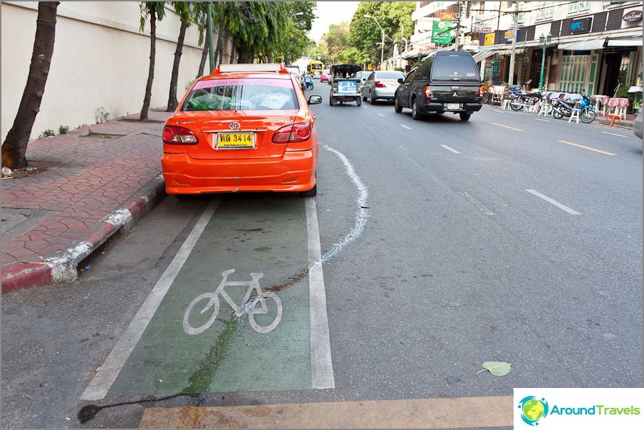 Det finns till och med cykelvägar i Bangkok