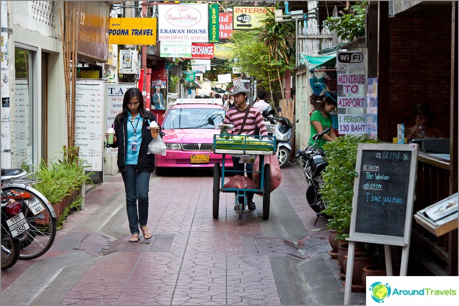 Strade strette nel centro di Bangkok