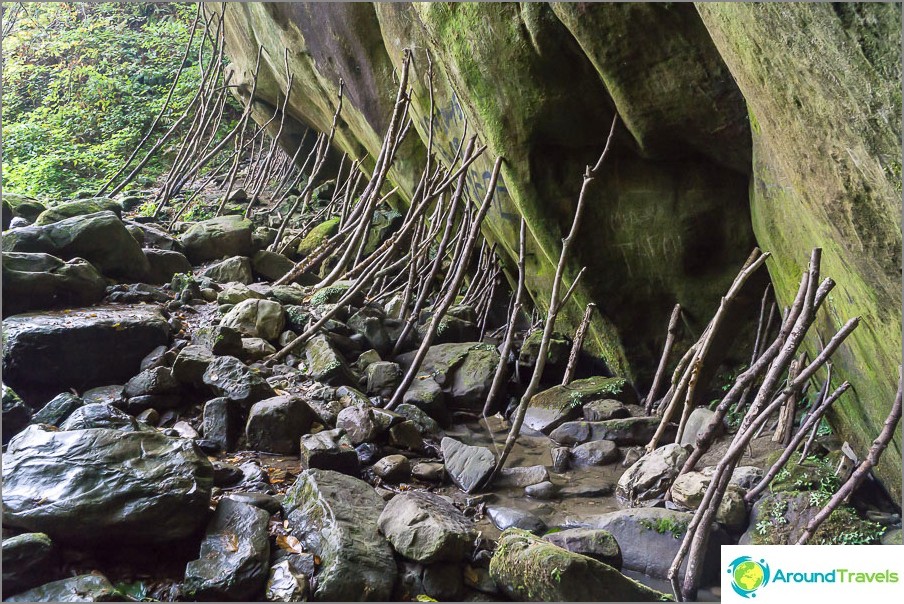 The tradition of supporting stones with sticks came to us from abroad