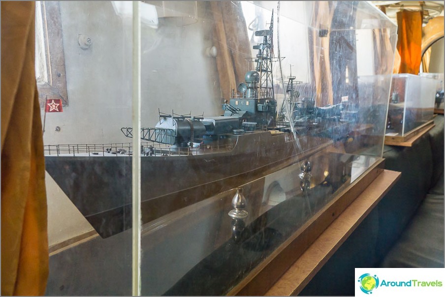 It contains several mock-ups of ships under clouded plexiglass.