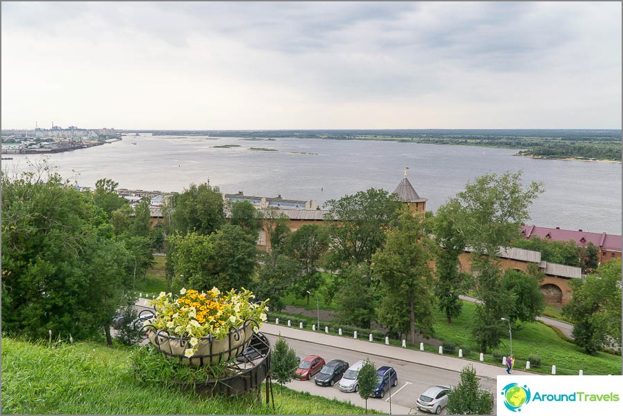 Uitzicht vanaf het observatiedek in het Nizhny Novgorod Kremlin