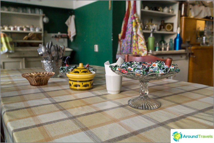 You can treat yourself to sweets and cookies on the table