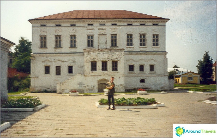 Lazhechnikov's estate, 2001