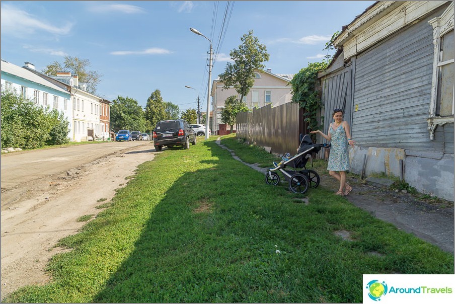 Sidewalks are not everywhere in Staraya Kolomna
