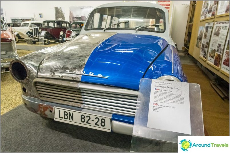 Museo tecnico di Liberec - vecchie auto e locomotive a vapore