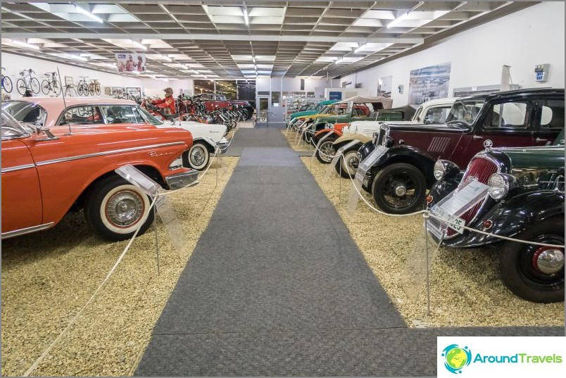 Museo Técnico de Liberec - autos antiguos y locomotoras de vapor