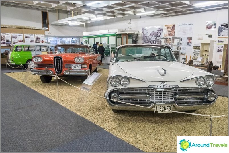 Technisches Museum Liberec - alte Autos und Dampflokomotiven