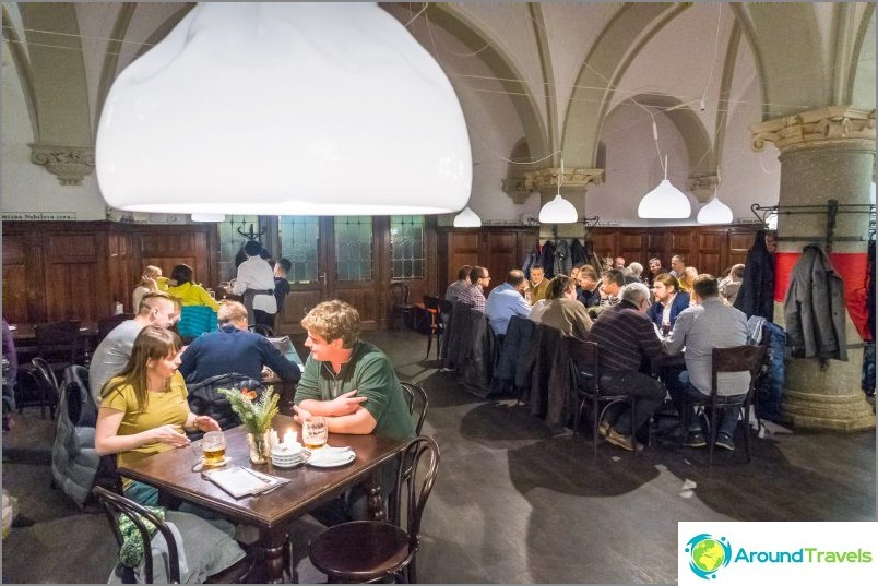 Radnicni Sklipek em Liberec - restaurante no porão da prefeitura