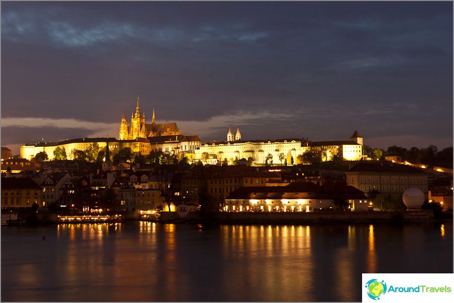 Prag'da akşam romantizm.