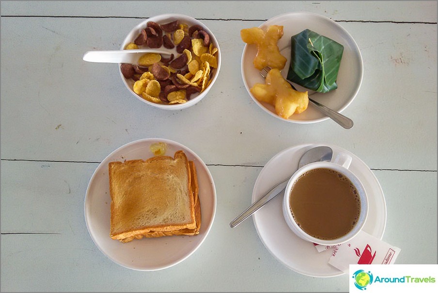 Desayuno en el muelle.