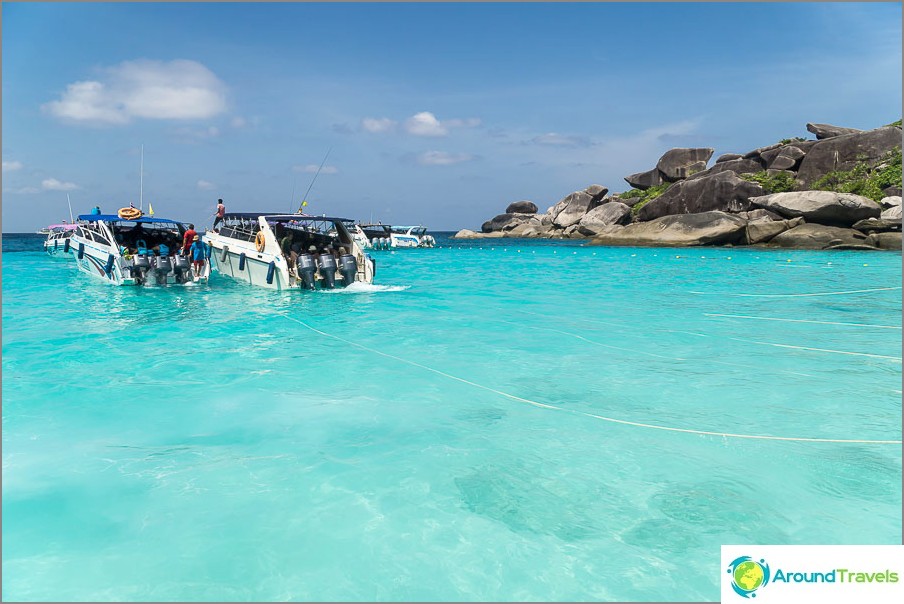 There are many people, but how beautiful it is on Similan