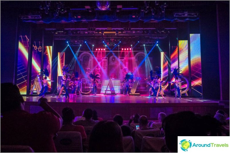 Alcazar show in Pattaya - my review of the transvestite show