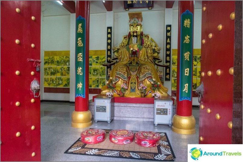 Big Buddha in Pattaya and little-known Chinese temple museum