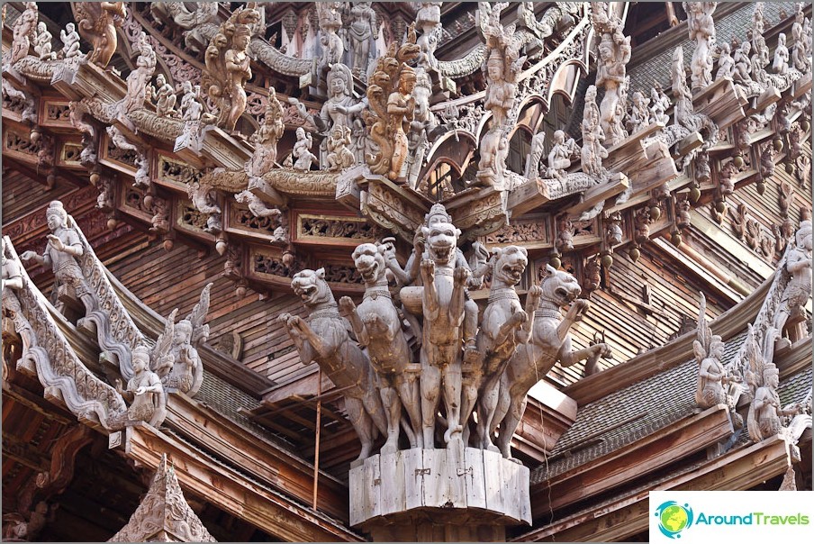 Temple de la vérité - vérité en bois à Pattaya