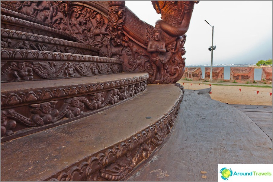 The steps are all carved and with figures